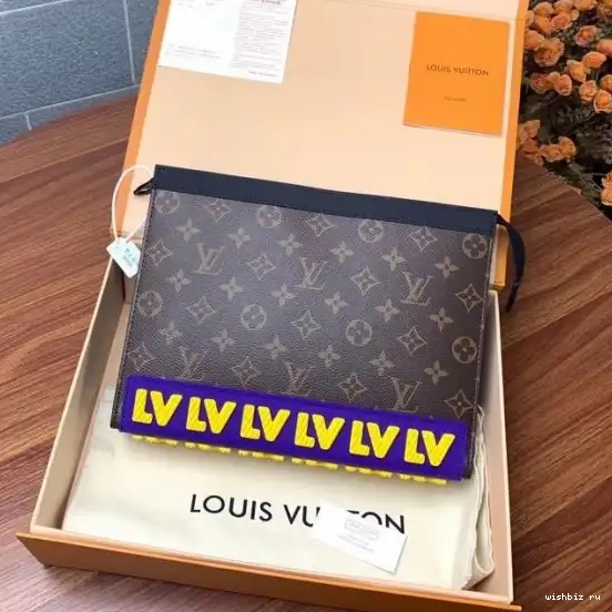 WIS MM LOUIS VUITTON VOYAGE POCHETTE 0623